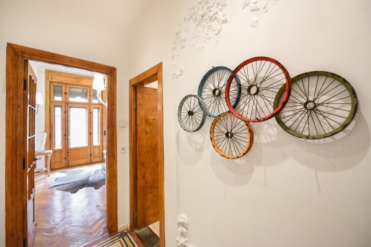 Vintage Elegance, Modern Comfort: 1Br Apartment Overlooking Calea Victoriei Bükreş Dış mekan fotoğraf
