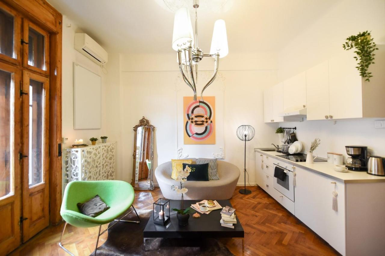 Vintage Elegance, Modern Comfort: 1Br Apartment Overlooking Calea Victoriei Bükreş Dış mekan fotoğraf