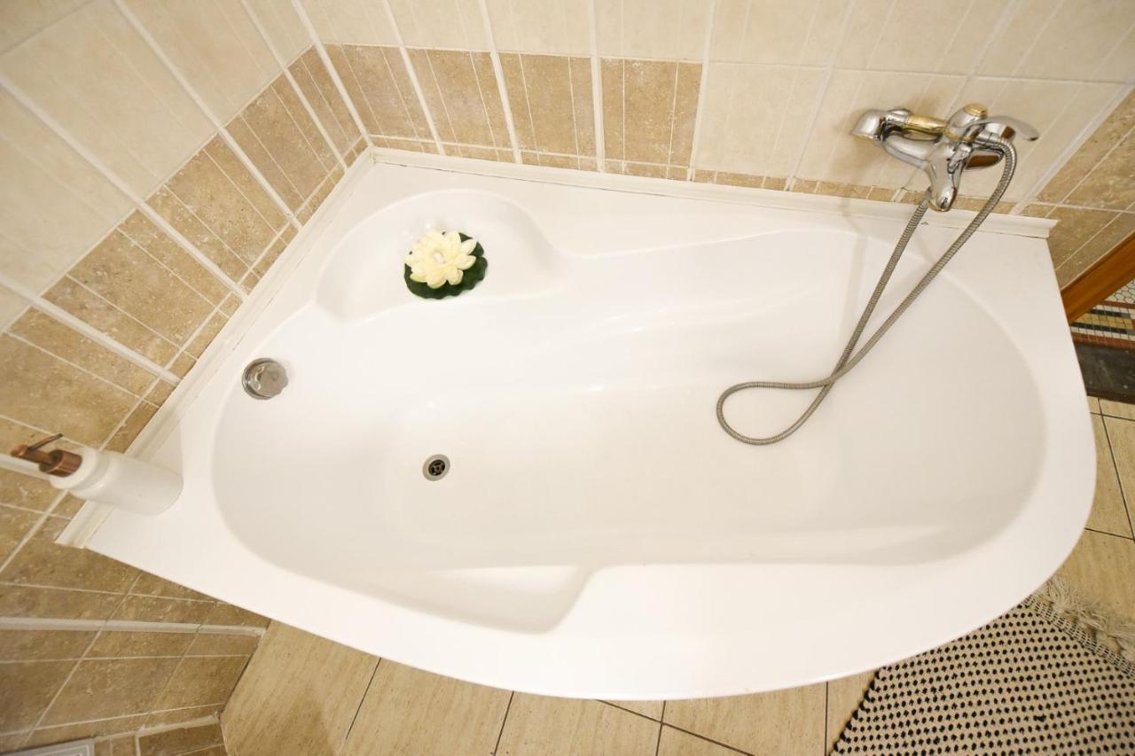 Vintage Elegance, Modern Comfort: 1Br Apartment Overlooking Calea Victoriei Bükreş Dış mekan fotoğraf
