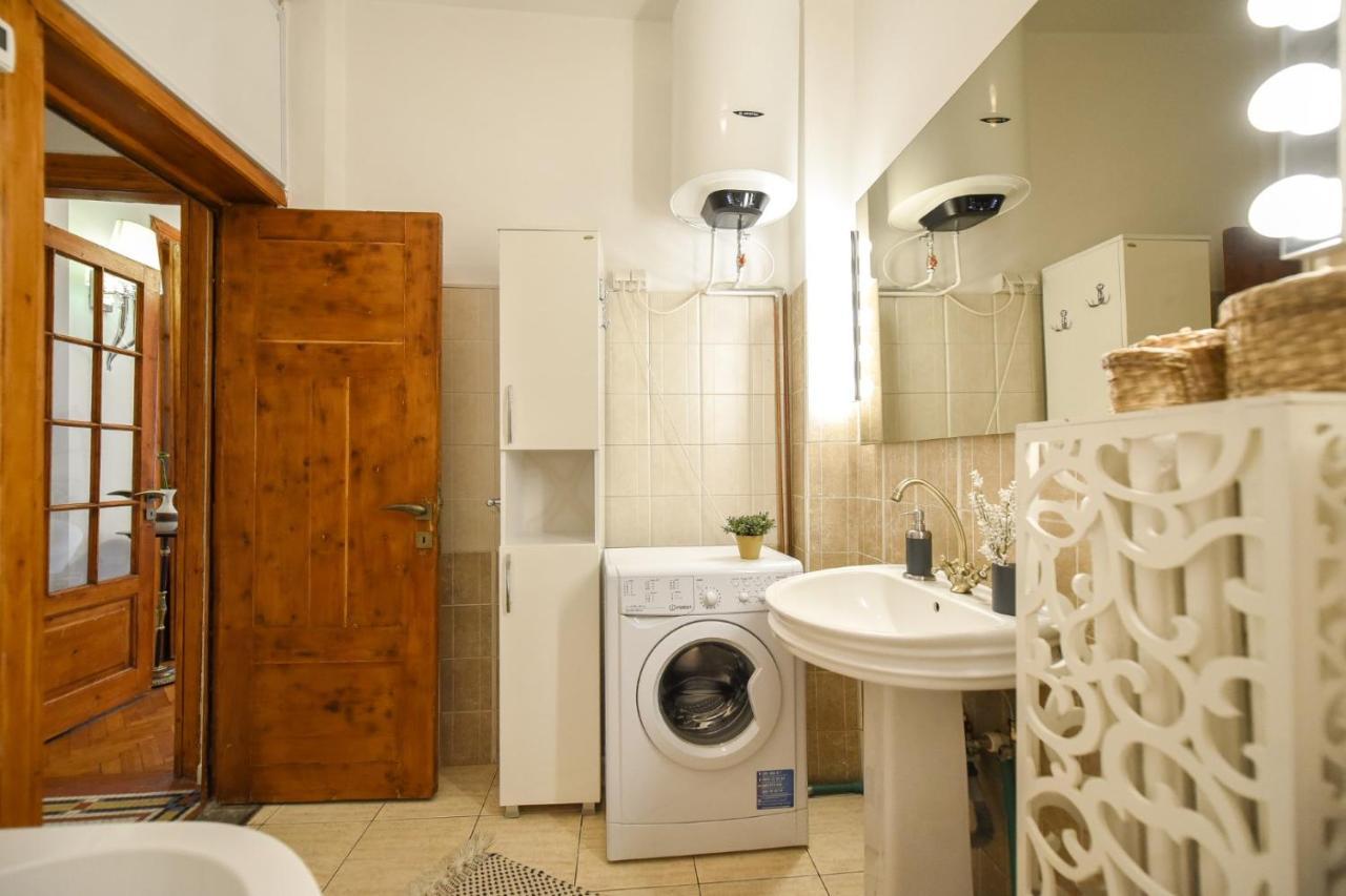 Vintage Elegance, Modern Comfort: 1Br Apartment Overlooking Calea Victoriei Bükreş Dış mekan fotoğraf